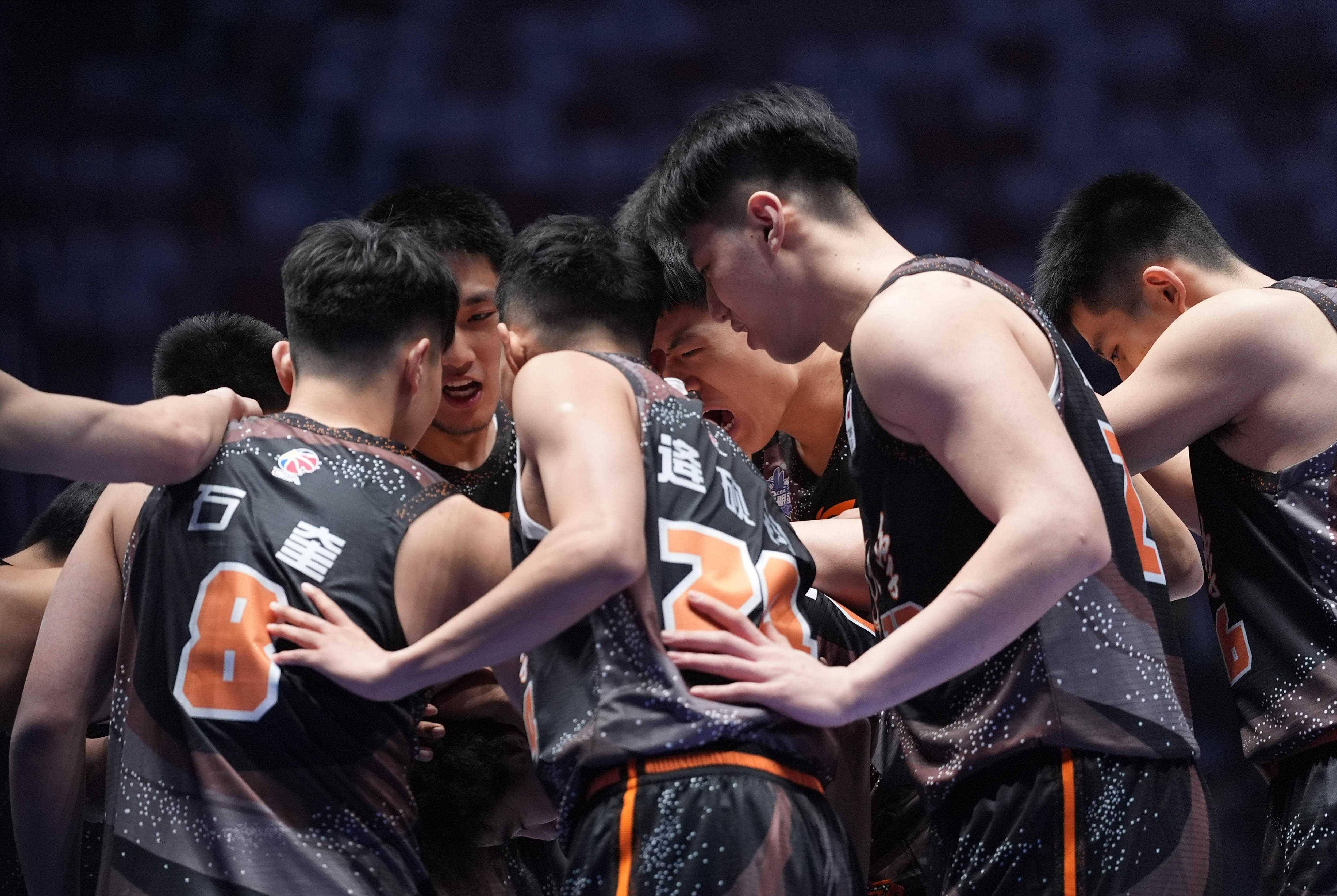 极具挑战的篮球联赛聚焦球员实力竞逐(篮球技巧挑战赛视频)