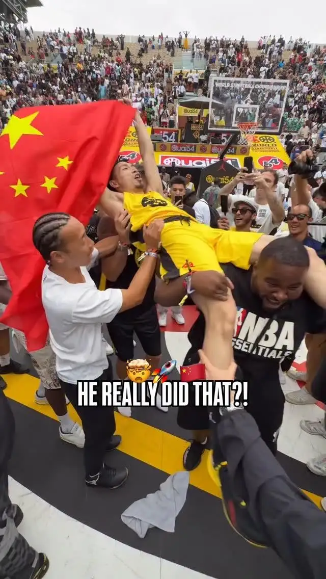 包含詹皇暴扣助队得分领先，赢得球迷赞誉的词条